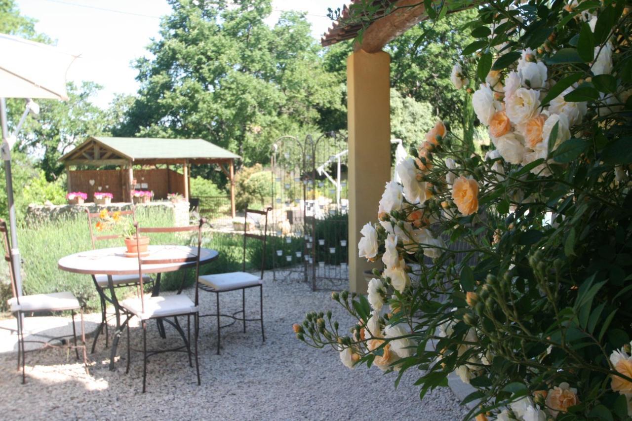 Bed and Breakfast Le Mas Des Pierres Blanches Venasque Exterior foto