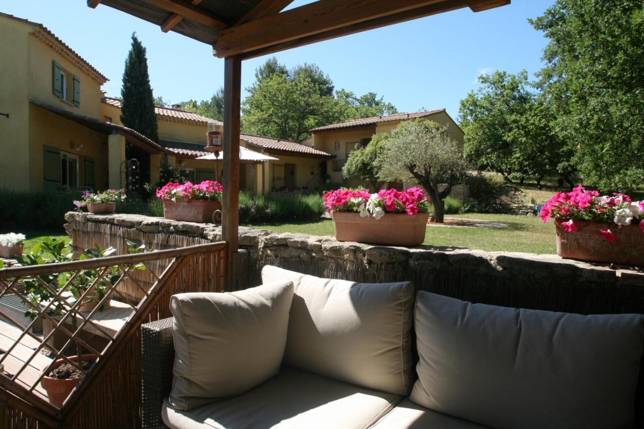 Bed and Breakfast Le Mas Des Pierres Blanches Venasque Exterior foto