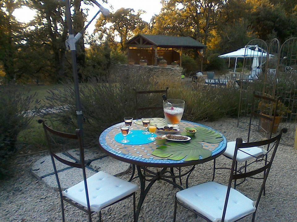 Bed and Breakfast Le Mas Des Pierres Blanches Venasque Zimmer foto