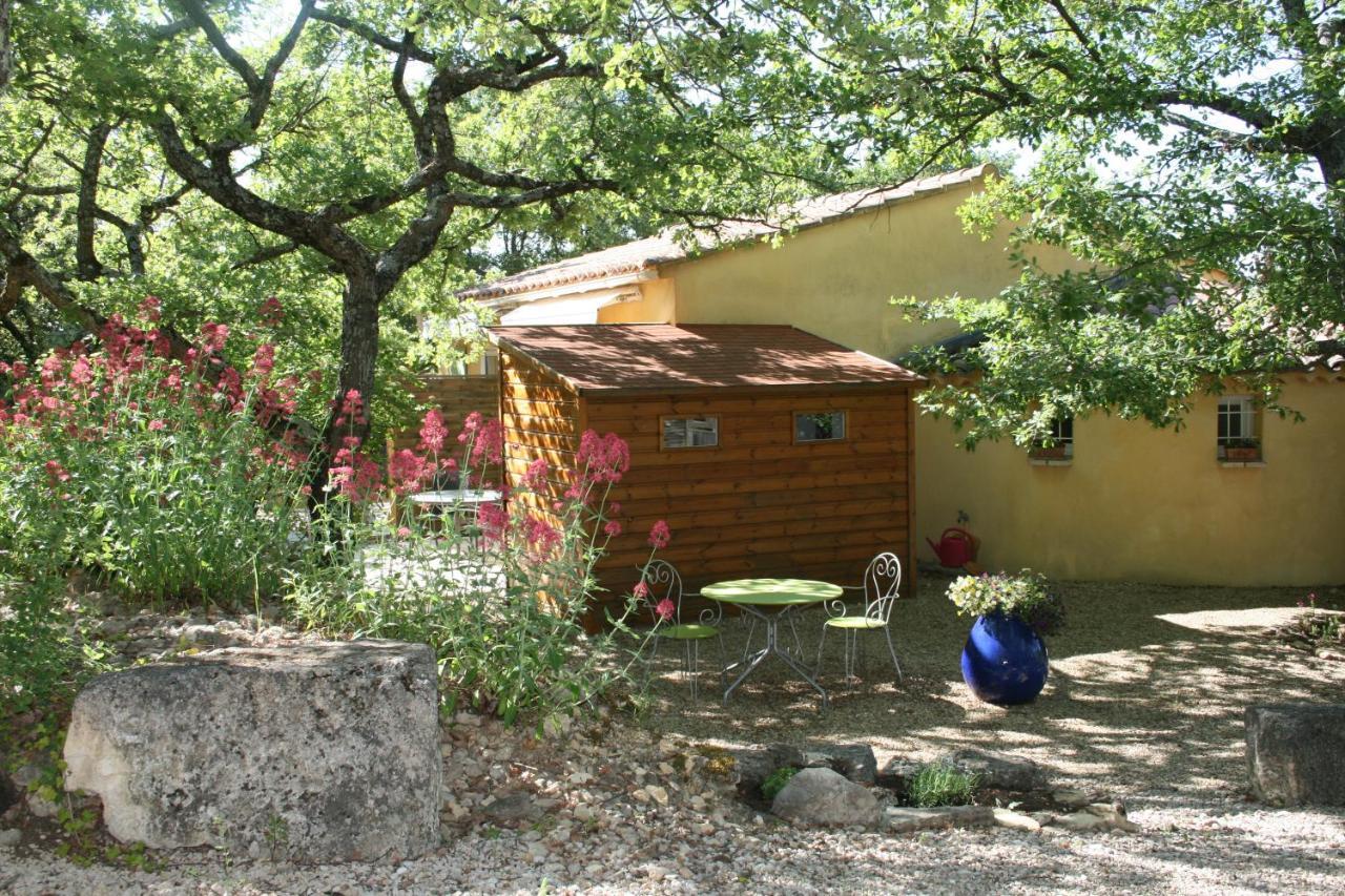 Bed and Breakfast Le Mas Des Pierres Blanches Venasque Exterior foto
