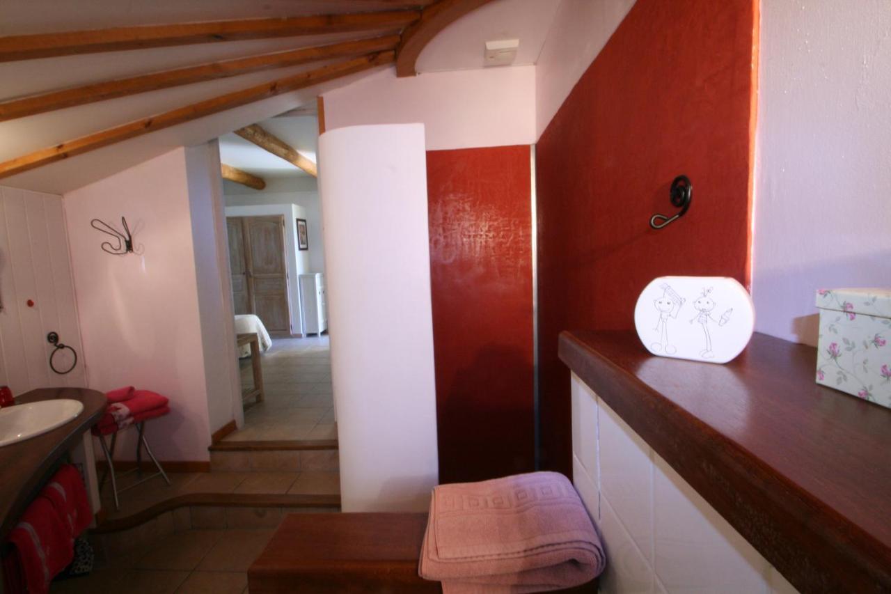 Bed and Breakfast Le Mas Des Pierres Blanches Venasque Exterior foto